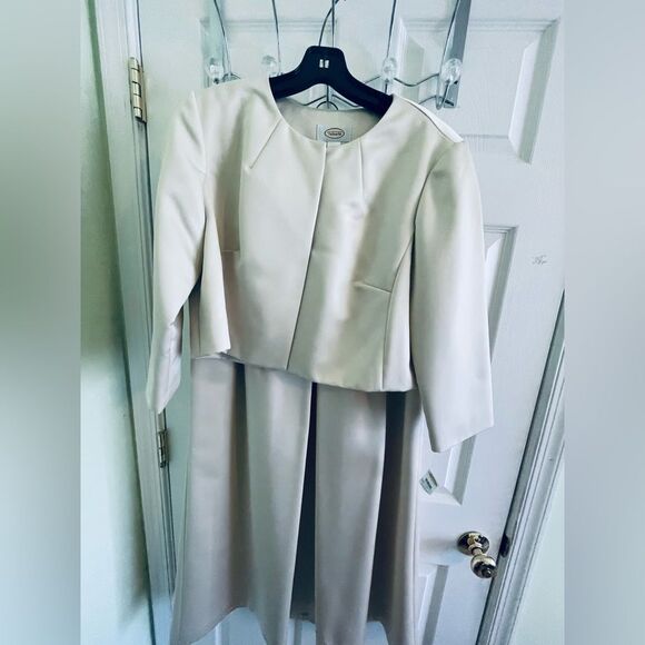 Talbots Cream Suit - Blazer Skirt Combo - size 8 - Business casual - church wear - Picture 1 of 9